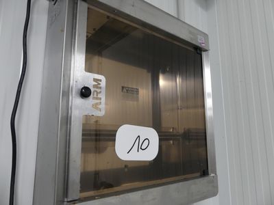 une pancarte indiquant « Non » sur la porte d'un immeuble