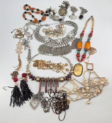 BIJOUX. Lot de bijoux fantaisies.