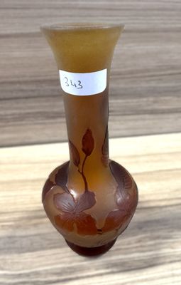 Anonyme petit vase motif floral dégagé à l’acide h 14,5 cm