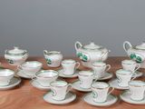 a lot of cups and saucers on the table