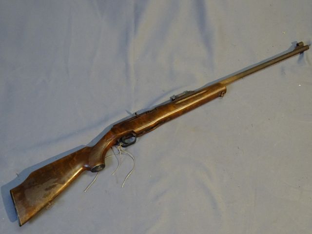 CAT B : Carabine semi- automatique MANUFRANCE REINA – Mauvais éta...