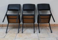 Suite de trois chaises en métal laqué noir garniture en skaï… (photo 5)