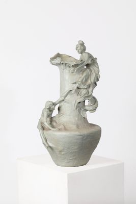 Travail 1900 Important vase en terre cuite patinée grise à d…