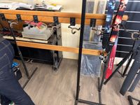 Ensemble comprenant de nombreux (environ 10) présentoirs mét… (photo 6)