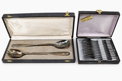 a box with spoons and spoon spoons in it