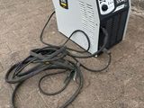 a machine that is sitting on the ground next to a wall