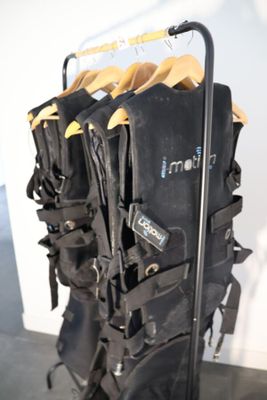 a rack with a pair of ski boots on it