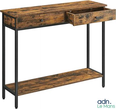 une table en bois avec deux tiroirs et une étagère en dessous