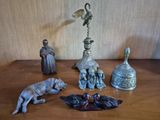 many figurines that are on the table together