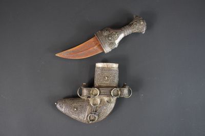 Dague ou poignard Afrique du nord avec fourreau en argent ét…