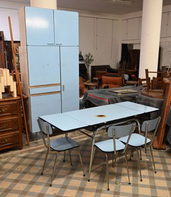 Mobilier de cuisine Formica bleu comprenant :