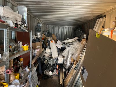 un camion rempli de choses