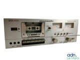 une photo d'une chaîne hi-fi sur laquelle se trouve une horloge