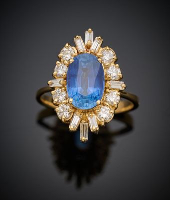 Bague ovale en saphir bleu et diamant