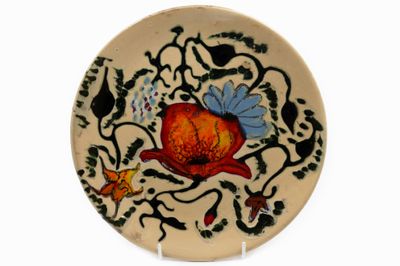 VALLAURIS - J.M. BATIN Assiette en faïence émaillée polychro…