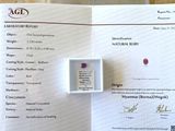 un certificat sur lequel figure l'image d'un diamant rouge