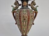 un vase très orné