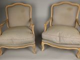 paire de fauteuils de style louis xvi