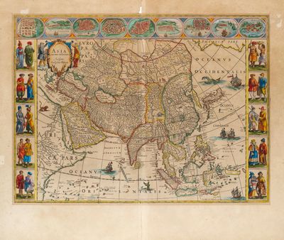 une vieille carte de la Chine entourée d'une foule de gens