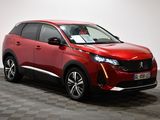 un SUV rouge garé sur un sol à carreaux dans une pièce