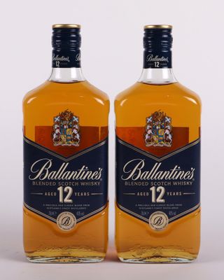 deux bouteilles de whisky blended Ballant's 12 ans d'âge