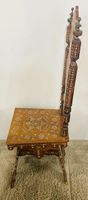 GRANDE CHAISE en noyer incrusté d os et de filets de bois à … (photo 3)