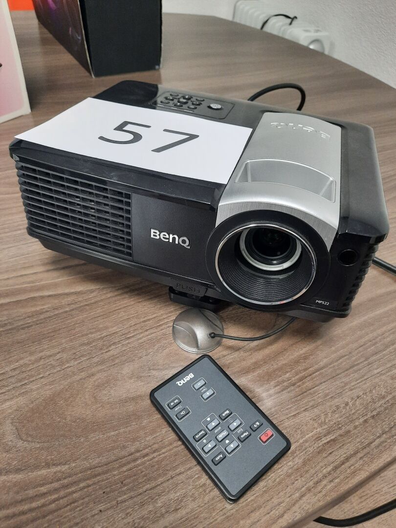 Vidéo-projecteur BENQ modèle MP522, télécommande