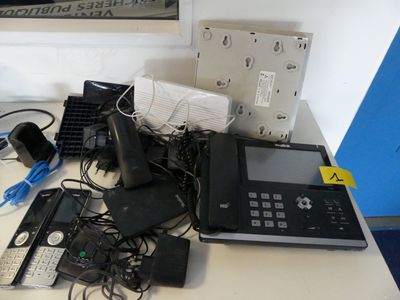 SERVEUR DE COMMUNICATION COMPRENANT 1 POSTE YEALINK, 2 COMBI…