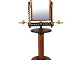 une image représentant un support de miroir en bois surmonté d'un miroir