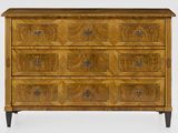 une commode en bois avec des tiroirs de chaque côté