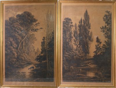 Deux tableaux représentant des arbres et une rivière sont présentés dans un cadre doré.