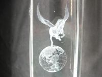 Pied de lampe en cristal de section carrée à décor de Pégase… (photo 3)