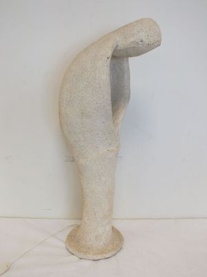 Lampe en pierre calcaire sculptée