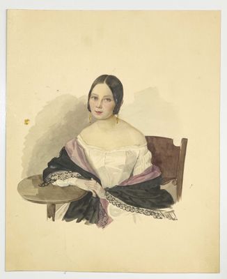 portrait d'une femme en robe blanche, assise sur une chaise