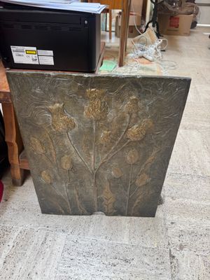 a planter that is sitting in the middle of the floor