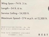 une publicité pour une moto affichée sur la façade d'un immeuble