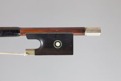 Archet de violon de MORIZOT Frères, fait vers 1950, en bois …