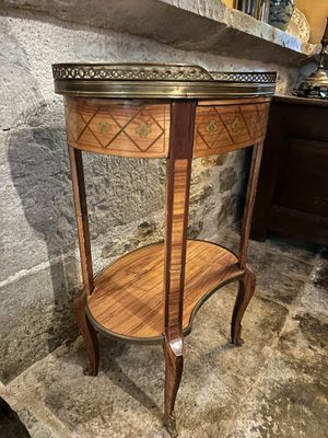a small table with a shelf on top of it