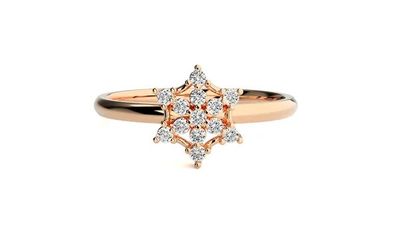 gros plan d'une bague en diamant sur fond blanc