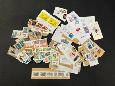 Ensemble de timbres modernes collés en vrac France, Monaco, …