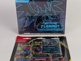 gros plan d'une boîte de cartes pokemon sur une table