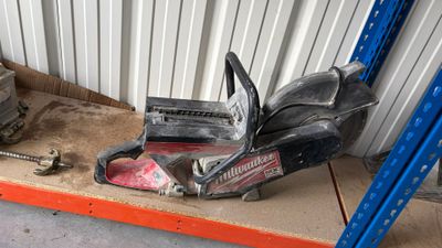 a picture of a chainsaw sitting on a pallet in a warehouse