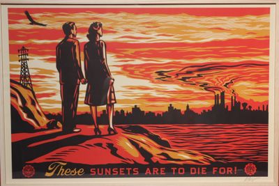 tableau représentant un homme et une femme debout devant un coucher de soleil