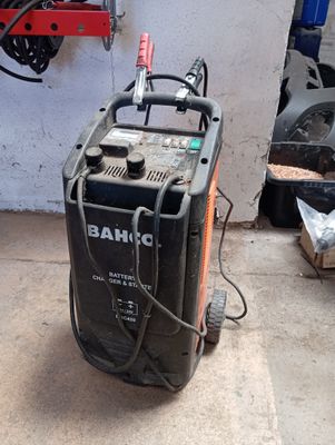 une photo d'un compresseur d'air portable dans un garage