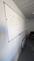 A l'extérieur, dans un Algeco: (photo 3)