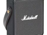 the marshall amplifier is sitting on top of a black case