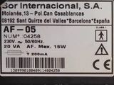 une étiquette apposée à l'arrière d'une voiture sur laquelle est inscrit « pour la sécurité internationale »