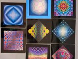 six images différentes représentant divers motifs sur un mur blanc