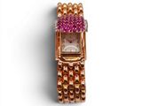une photo d'une montre rose et dorée sertie de diamants
