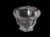 un vase en verre transparent contenant une fleur